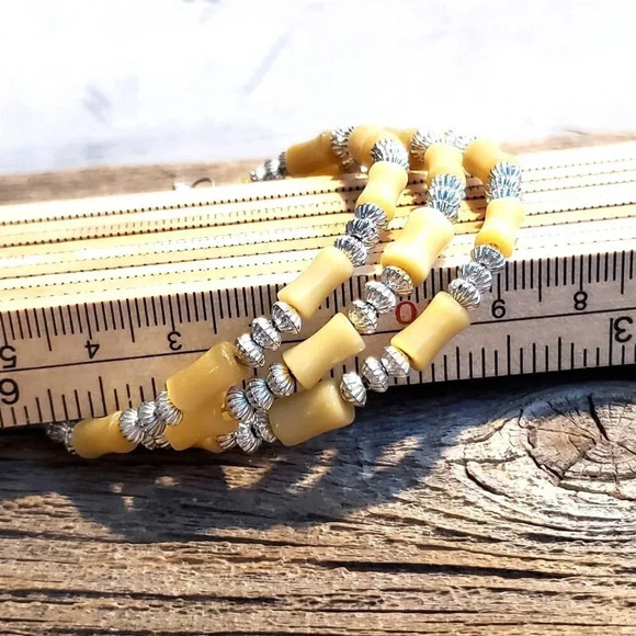 Cat's Eye Glass Vintage Beads Muted Yellow Memory Wire Wrap Bangle Bracelet - Picture 1 of 4